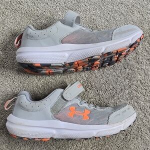 Under Armour Assert 9 Youth Sneaker Size 2.5 Orange/White